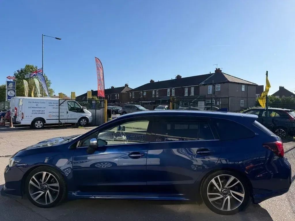 Używany Subaru Levorg Sport 170 KM (125 kW) 2015 Niebieski Kombi