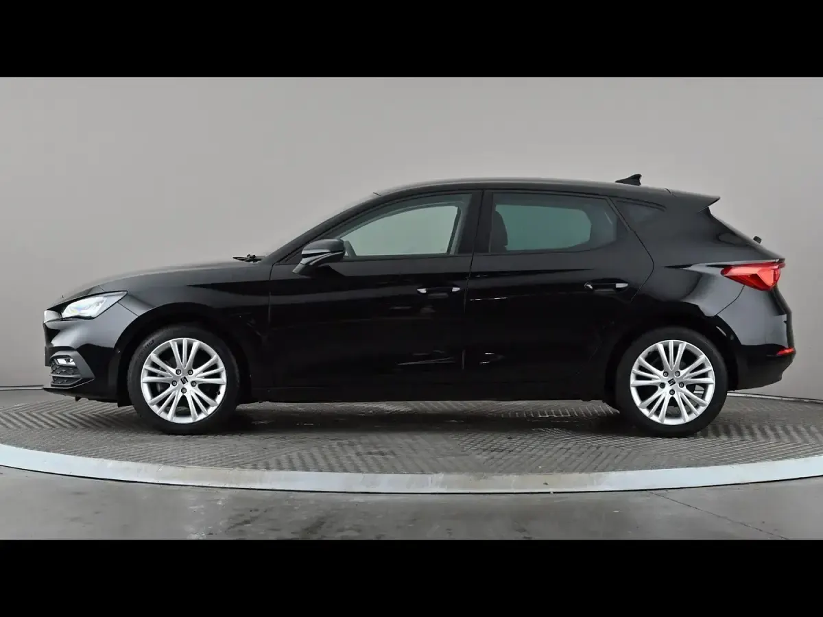 Used Seat Leon SE Dynamic 110 HP (80 kW) 2024 Black Hatchback