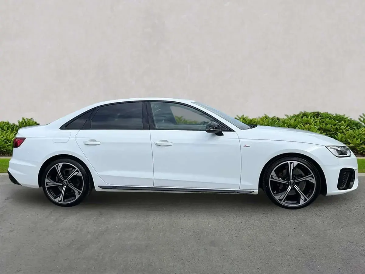 Used Audi A4 Black Edition 163 HP (119 kW) 2023 White Sedan