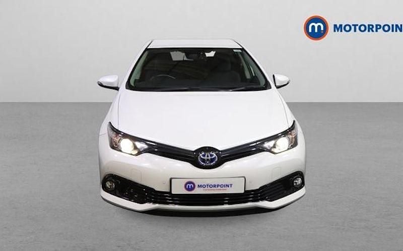 Used Toyota Auris Hybrid Design 136 HP (100 kW) 2018 White Hatchback