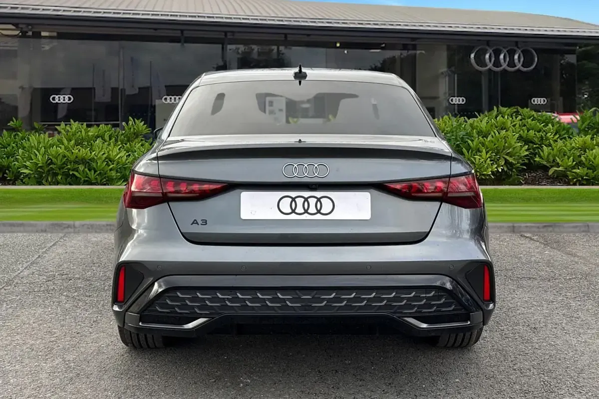 Novo Audi A3 S-Line 2026 Cinzento Sedan