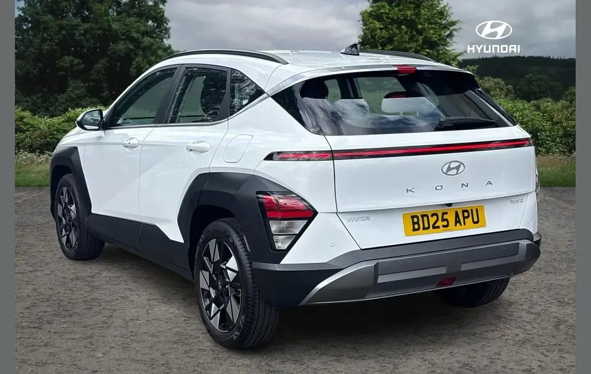 Used Hyundai Kona Advanced 127 HP (93 kW) 2025 White SUV