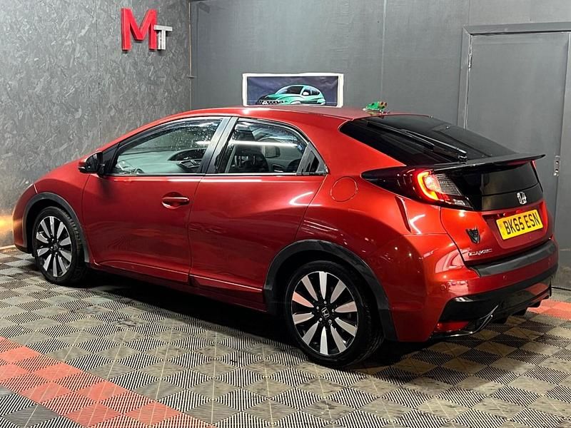 Used Honda Civic SE Plus 142 HP (104 kW) 2015 Red Hatchback