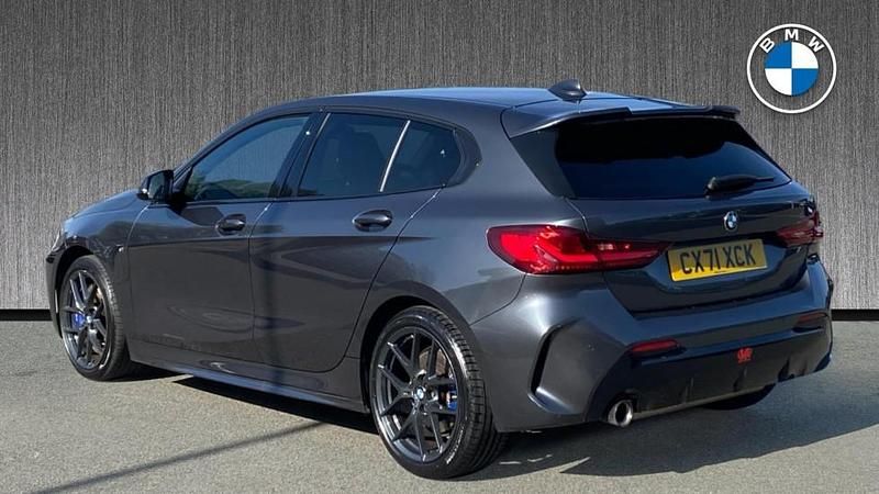 Usado BMW 118 M Sport 134 CV (98 kW) 2021 Gris Utilitario
