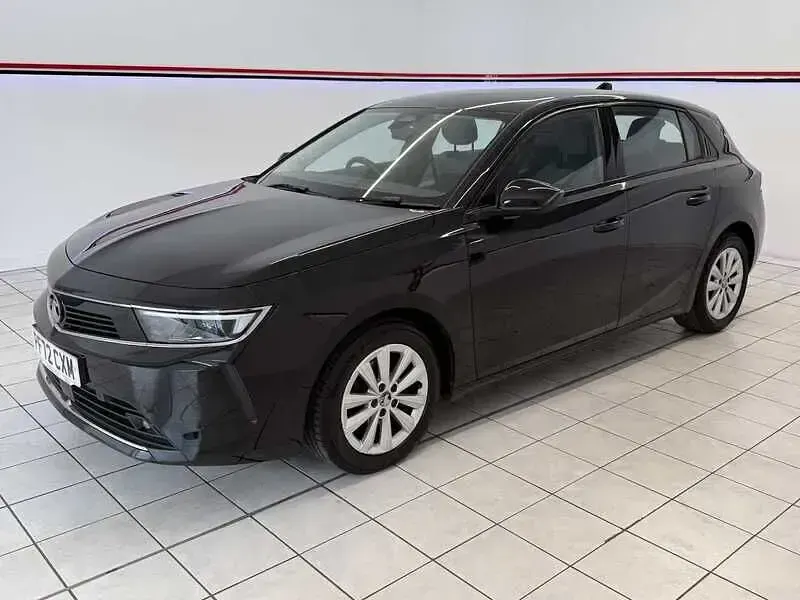 Used Vauxhall Astra Design Edition 130 HP (95 kW) 2022 Black Hatchback