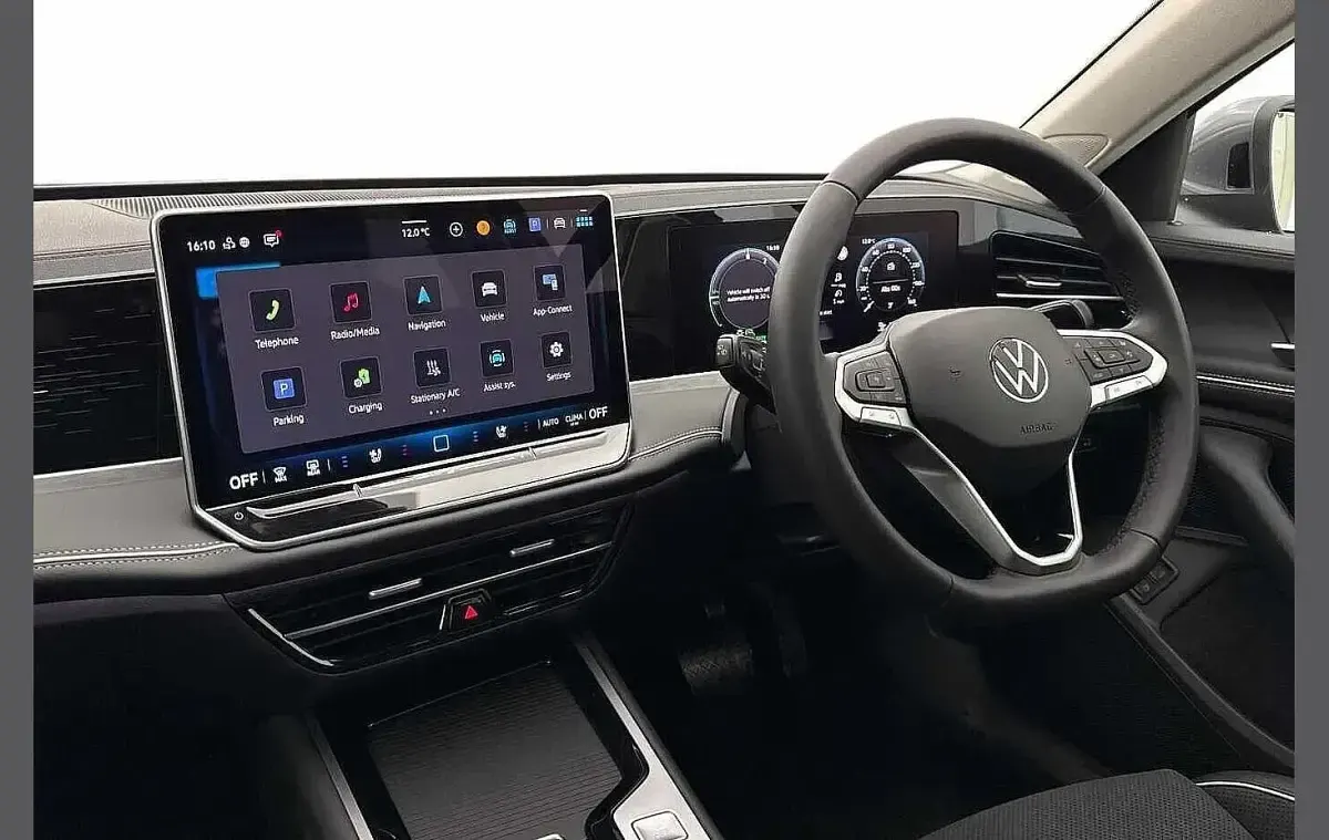 New VW Passat Elegance 204 HP (150 kW) 2026 Grey Estate