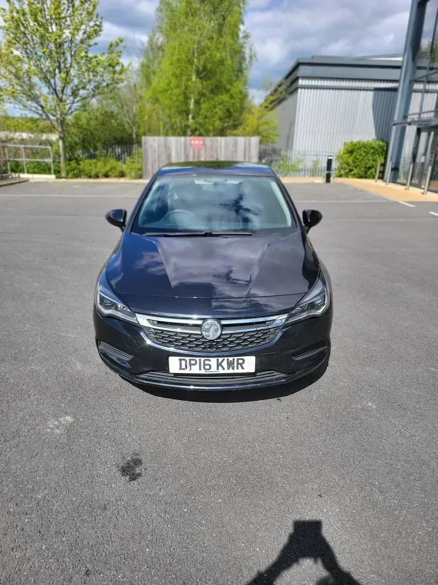Second-hand Vauxhall Astra Design Edition 110 CP (80 kW) 2016 Negru Hatchback
