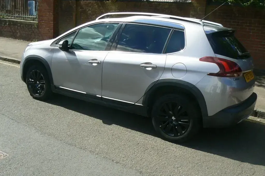 Begagnad Peugeot 2008 Allure 2017 Grå SUV