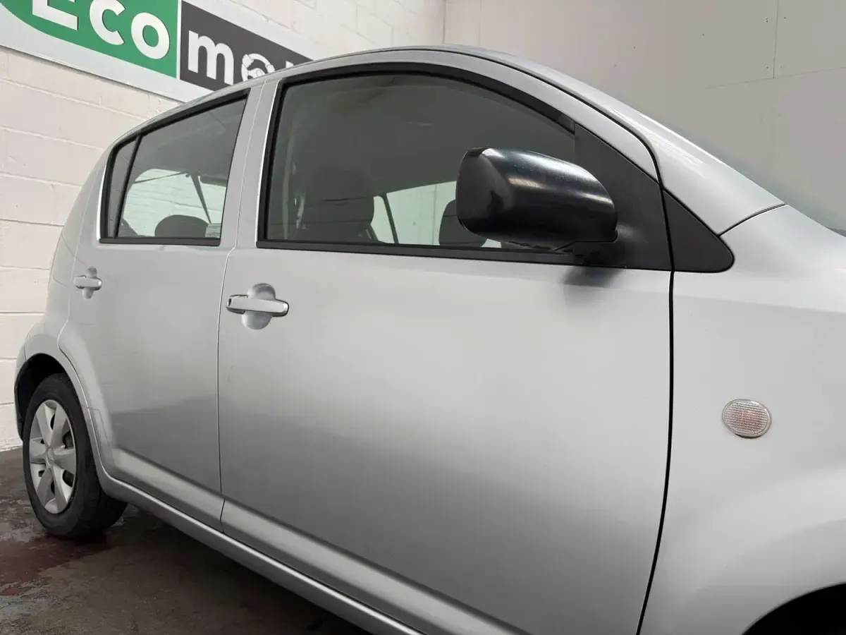 Used Daihatsu Sirion 69 HP (50 kW) 2009 Silver Hatchback