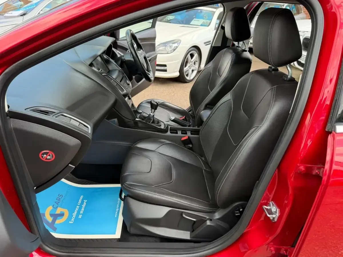 Usado Ford Focus Titanium 120 HP (88 kW) 2017 Vermelho Carrinha