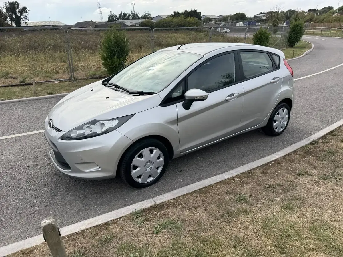 Used Ford Fiesta 80 HP (58 kW) 2010 Silver Hatchback