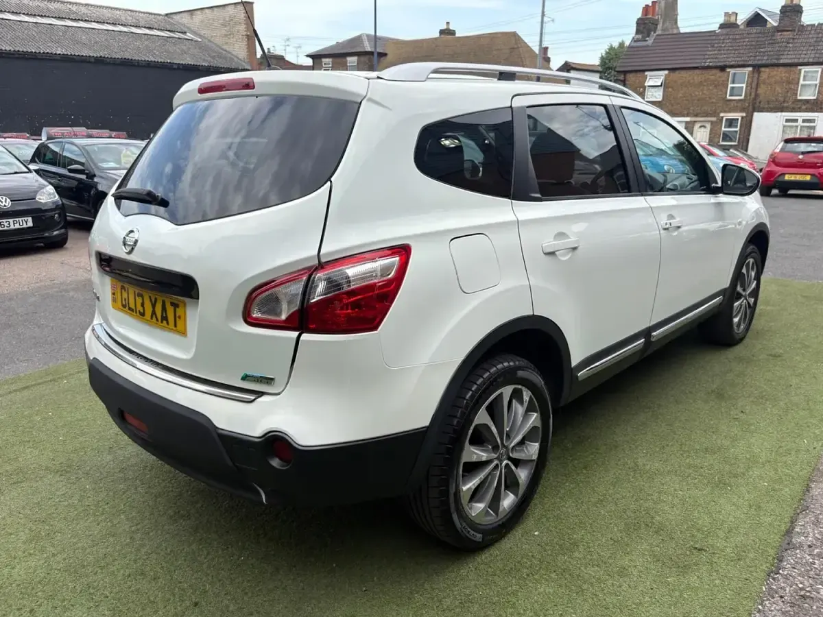 Used Nissan Qashqai +2 Tekna 2013 White SUV
