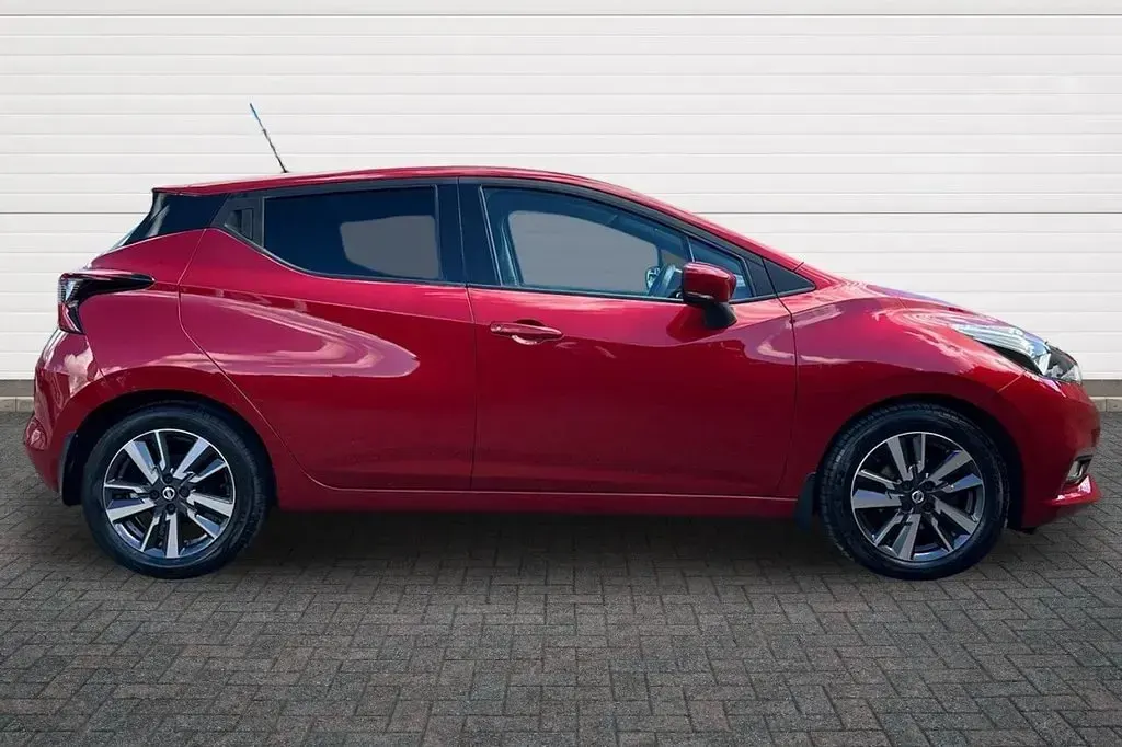 Used Nissan Micra N-Connecta 90 HP (66 kW) 2017 Red Hatchback