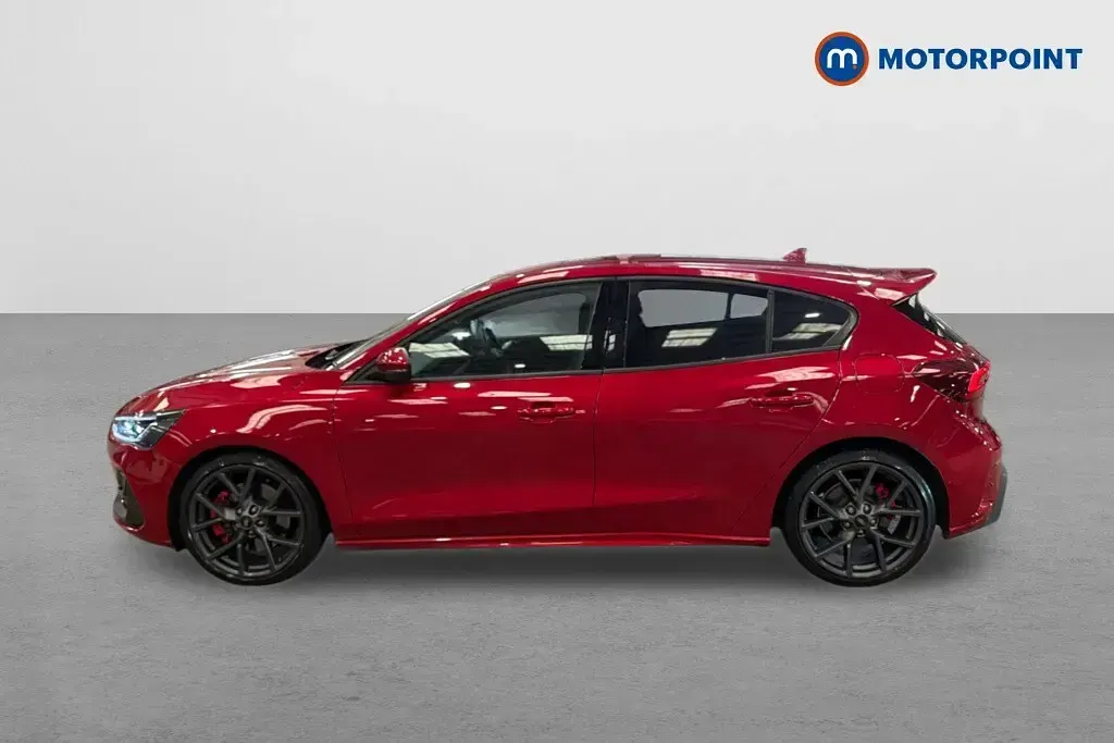 Used Ford Focus ST 280 HP (205 kW) 2023 Red Hatchback