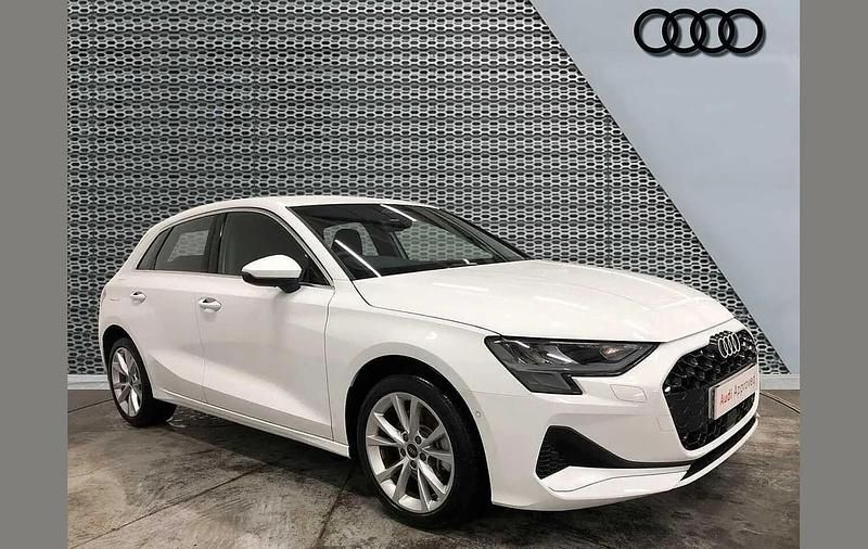 Used Audi A3 e-tron Sport 200 HP (147 kW) 2025 White Hatchback