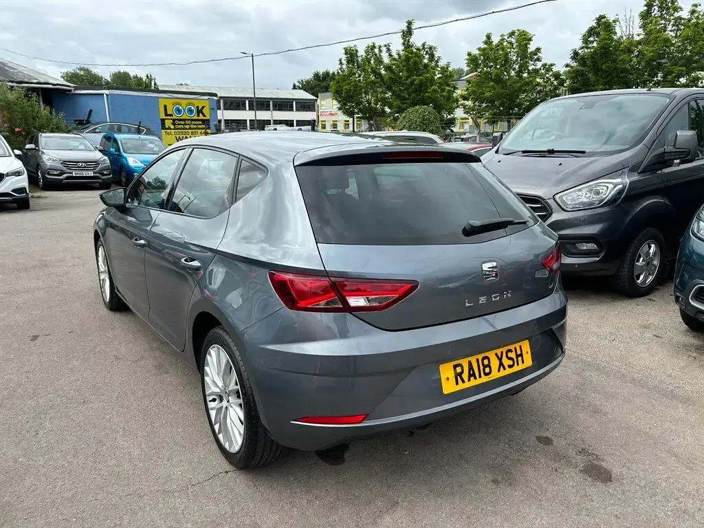 Used Seat Leon SE Dynamic 110 HP (80 kW) 2018 Grey Hatchback