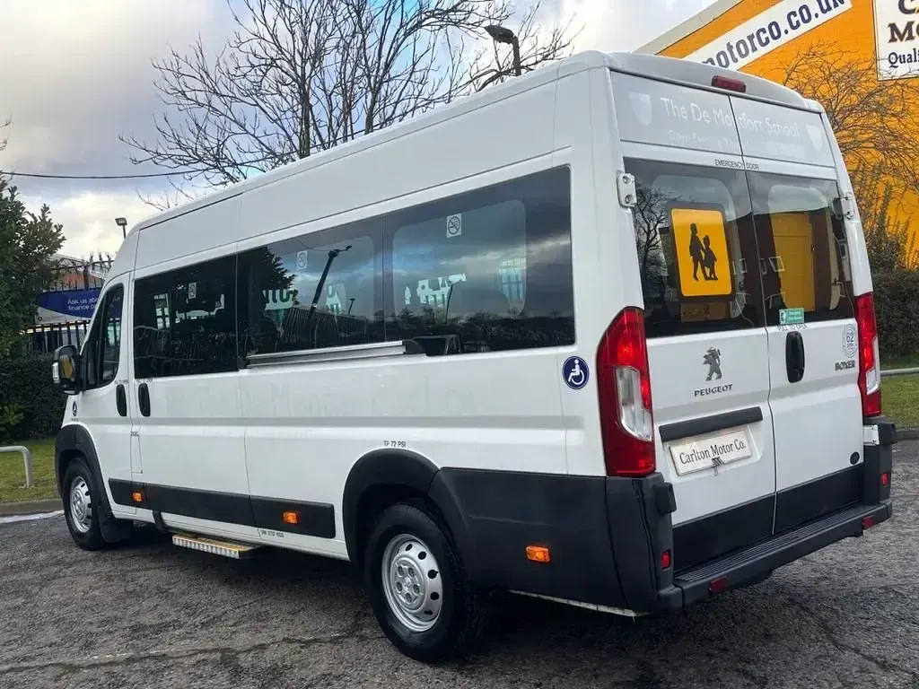 Second-hand Peugeot Boxer 130 CP (95 kW) 2018 Alb Van