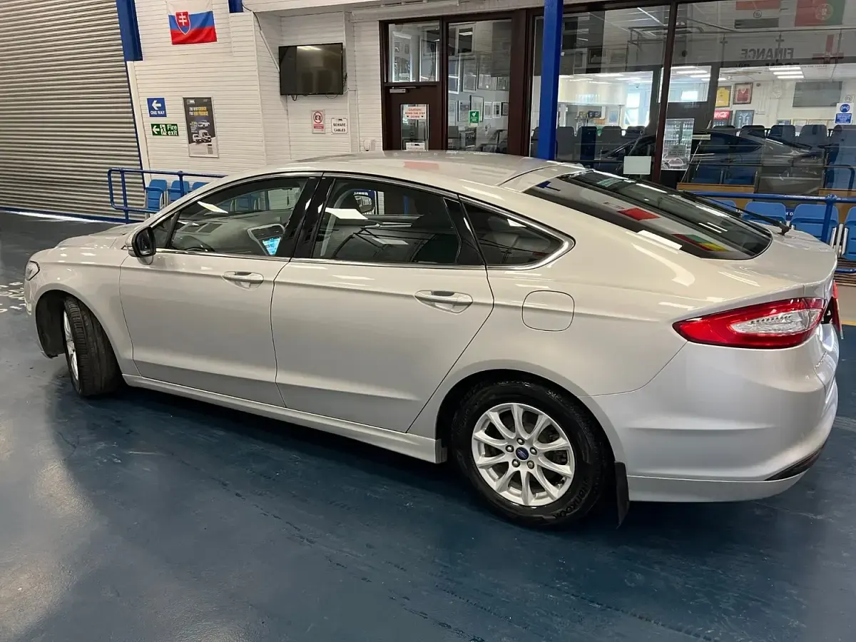 Used Ford Mondeo Zetec 120 HP (88 kW) 2018 Silver Hatchback