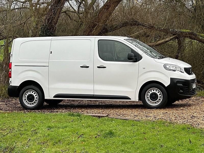 Used Peugeot Expert Premium 145 HP (106 kW) 2022 White Van