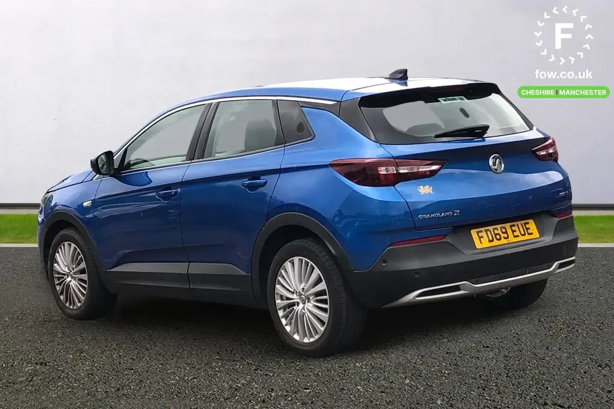 Used Vauxhall Grandland X Business Edition 130 HP (95 kW) 2019 Blue SUV