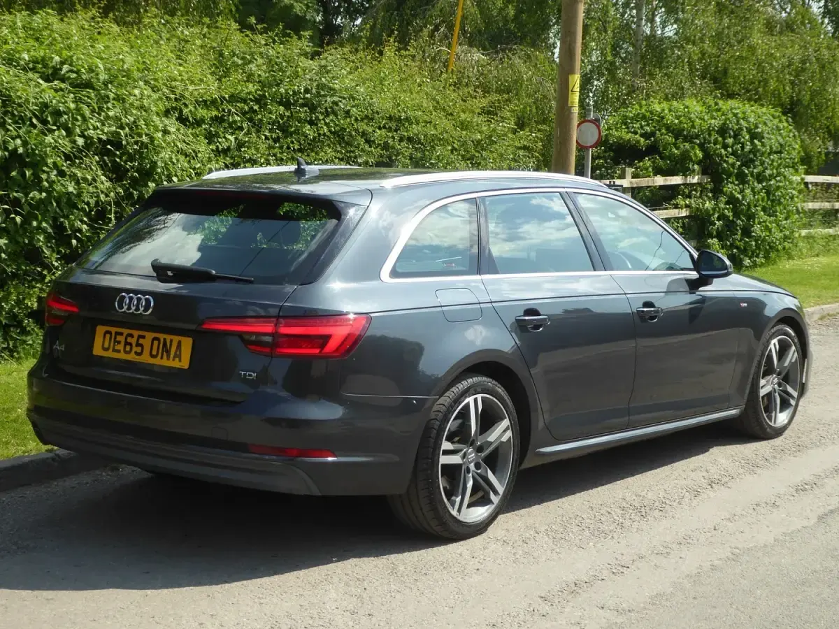 Used Audi A4 S-Line 163 HP (119 kW) 2015 Grey Estate