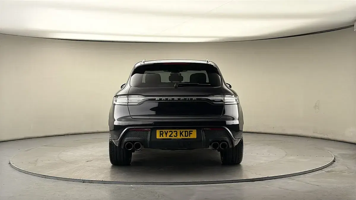Używany Porsche Macan 380 KM (279 kW) 2023 Czarny SUV