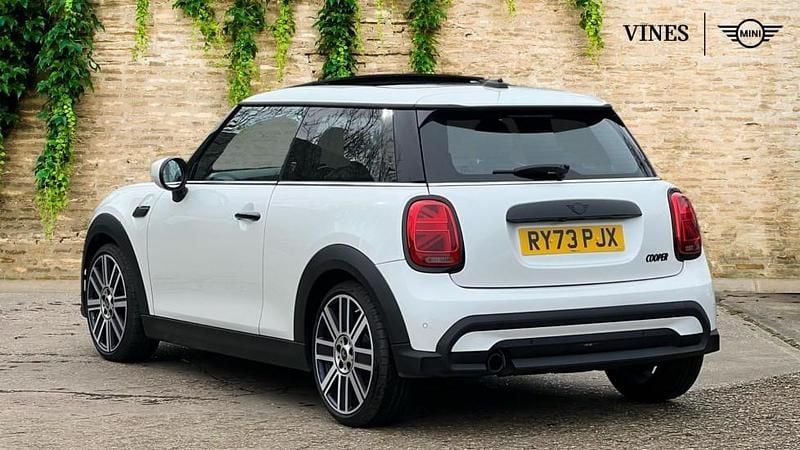 Używany Mini Cooper Exclusive 134 KM (98 kW) 2023 Biały Hatchback
