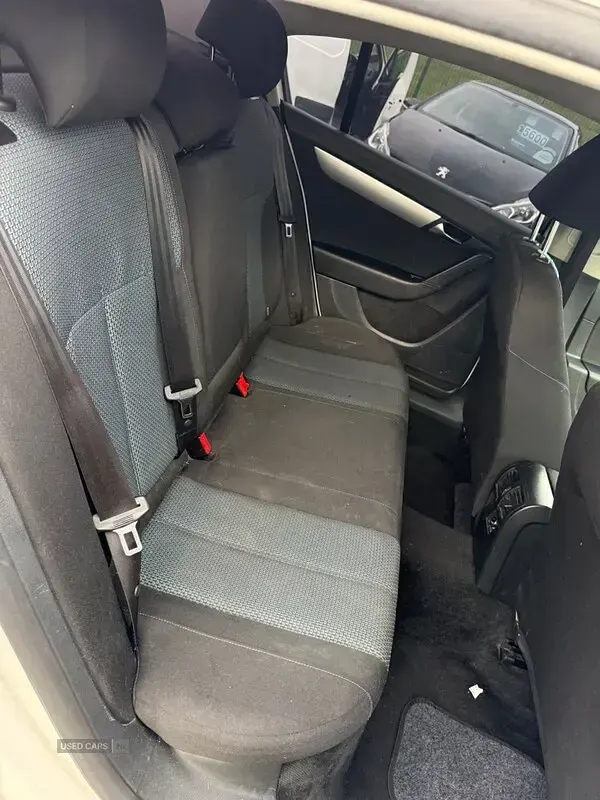 Used VW Passat 2012 White Sedan