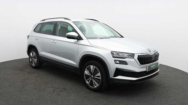 Brilliant silver metallic Used 2022 Skoda Karoq SE Drive SUV | £19,490 (Fair price) - Image 1/4