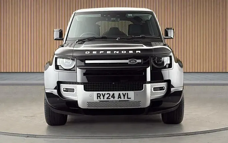Used Land Rover Defender S 250 HP (183 kW) 2023 Santorini black SUV