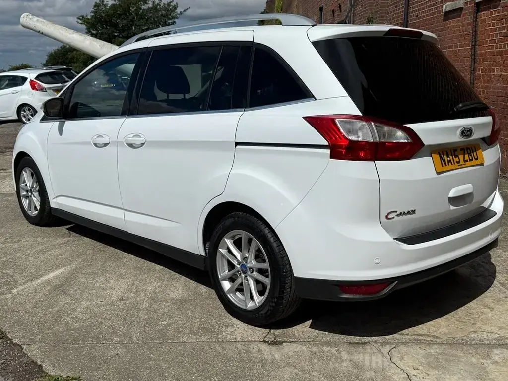 Used Ford Grand C-Max Zetec 120 HP (88 kW) 2015 White MPV