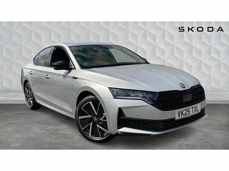 Brilliant silver metallic Used 2025 Skoda Octavia SportLine Hatchback | £25,750 (Expensive) - Image 1/4
