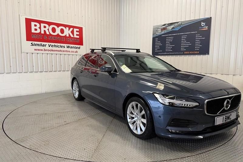 Used Volvo V90 Momentum 190 HP (139 kW) 2019 Blue Estate