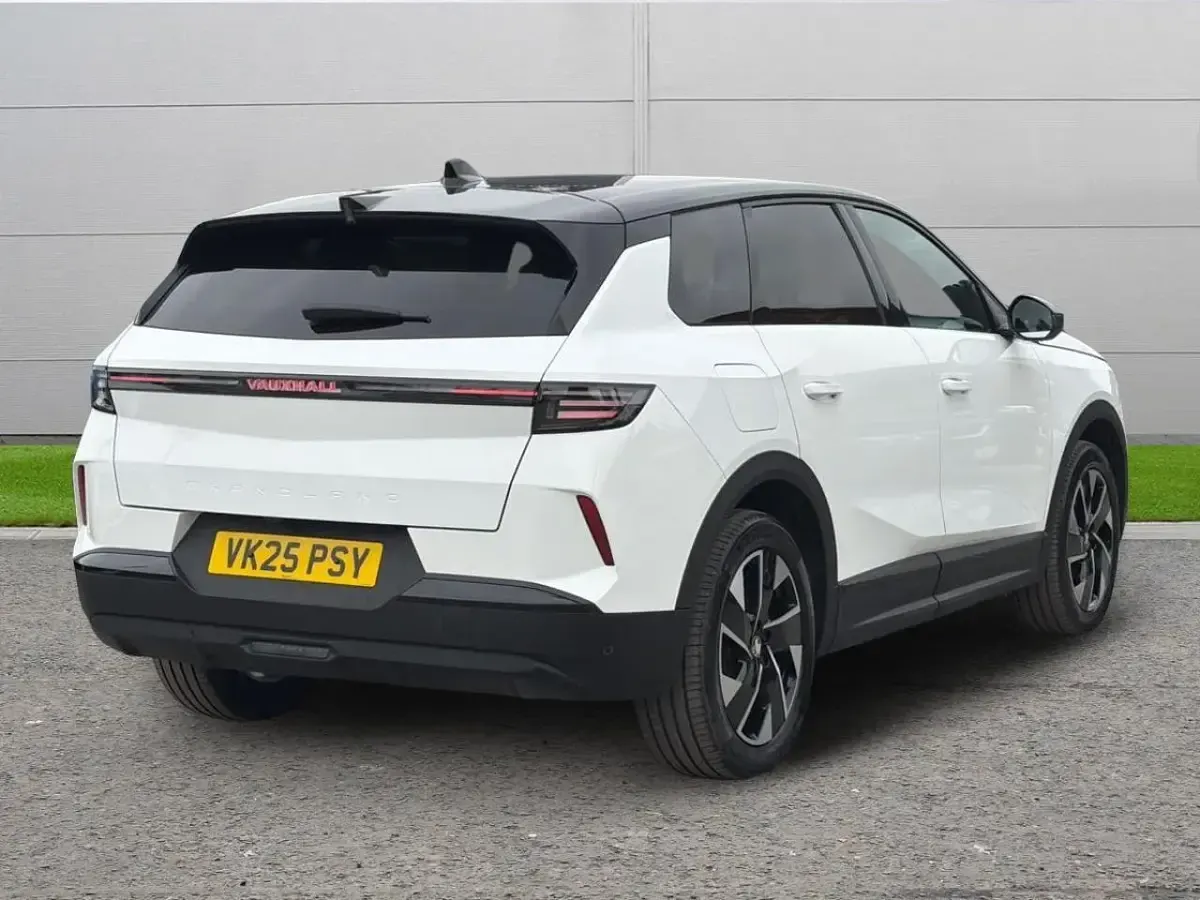Used Vauxhall Grandland X GSe 134 HP (98 kW) 2025 White SUV
