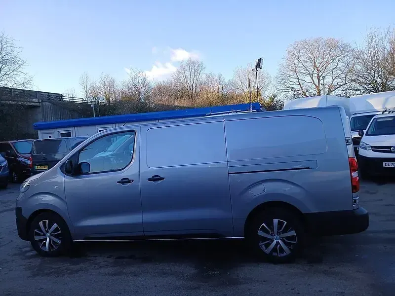Used Toyota Proace 140 HP (102 kW) 2023 Grey MPV