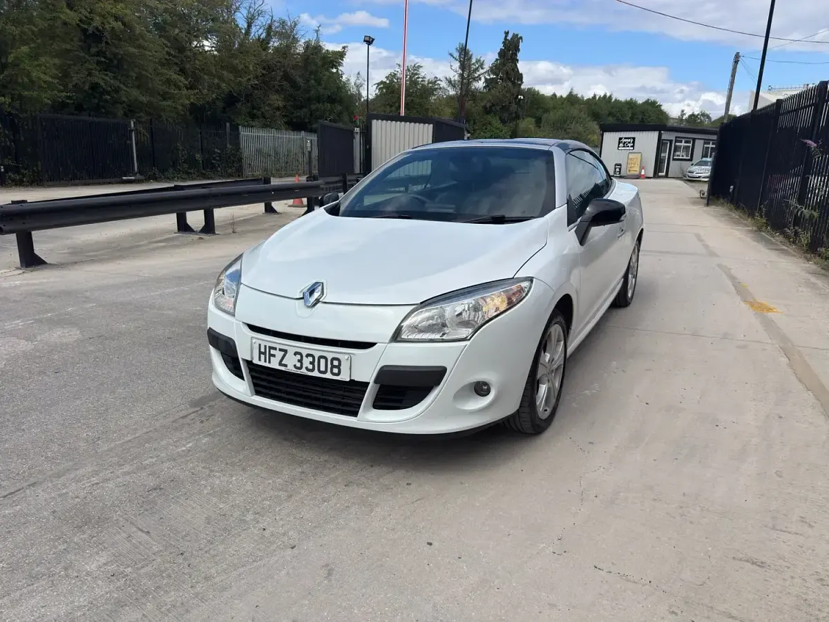 Used Renault Mégane Cabriolet Dynamique 2011 White Cabriolet