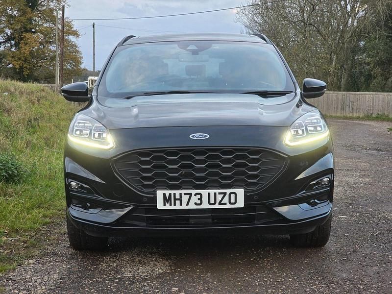 Käytetty Ford Kuga S 2024 Musta Katumaasturi
