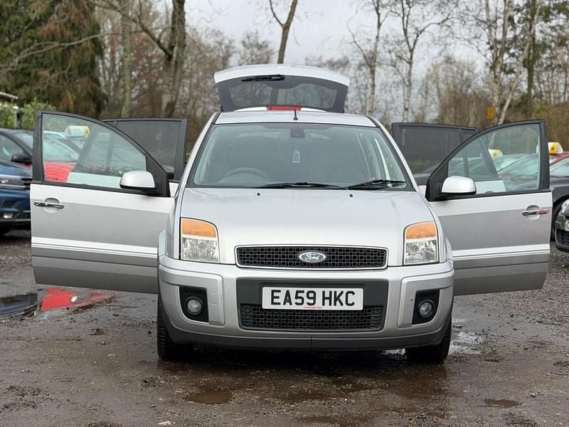Used Ford Fusion Titanium 2009 Silver Hatchback