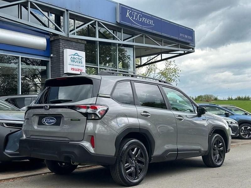 Usado Subaru Forester 136 CV (100 kW) 2025 Plateado SUV