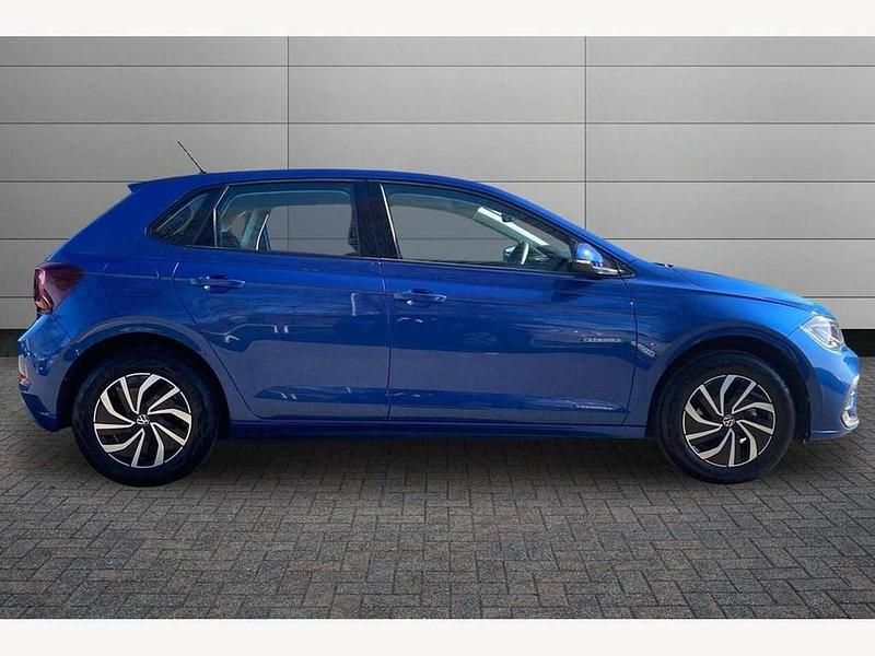 Used VW Polo Life 80 HP (58 kW) 2023 Blue Hatchback