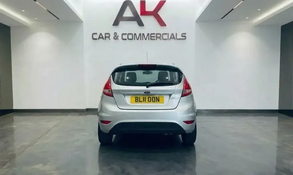 Used Ford Fiesta Titanium 94 HP (69 kW) 2011 Silver Hatchback