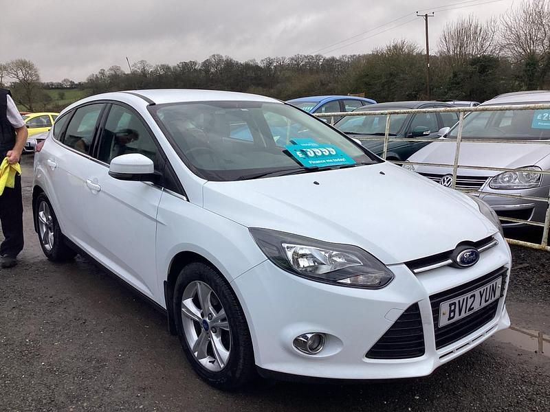 Used Ford Focus Zetec 2012 White Hatchback