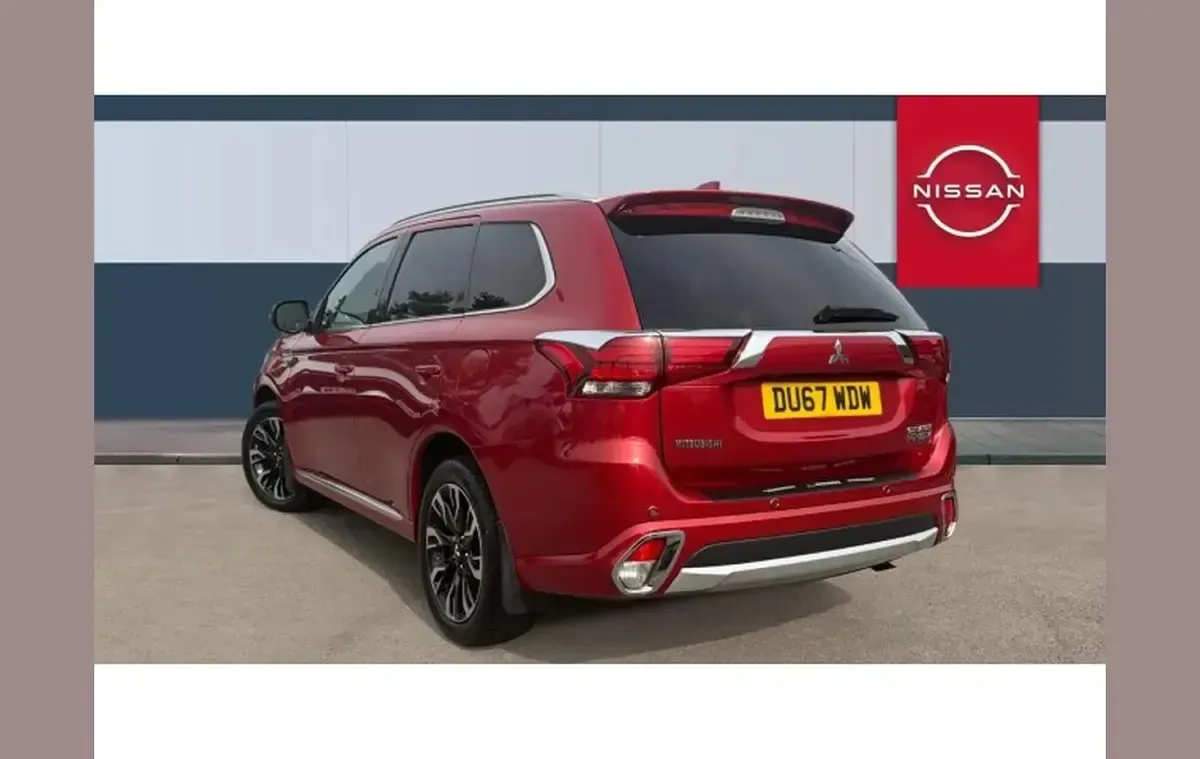 Used Mitsubishi Outlander P-HEV 199 HP (146 kW) 2017 Red SUV