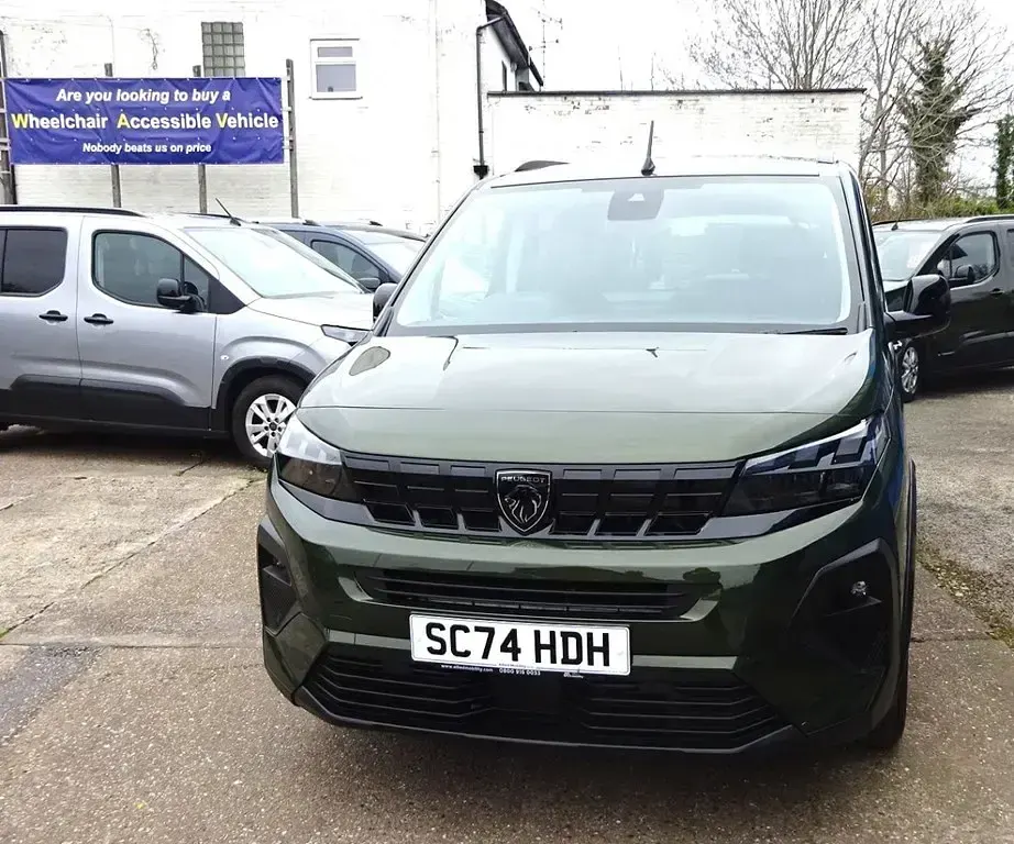 Second-hand Peugeot Rifter Access 2025 Verde Monovolum