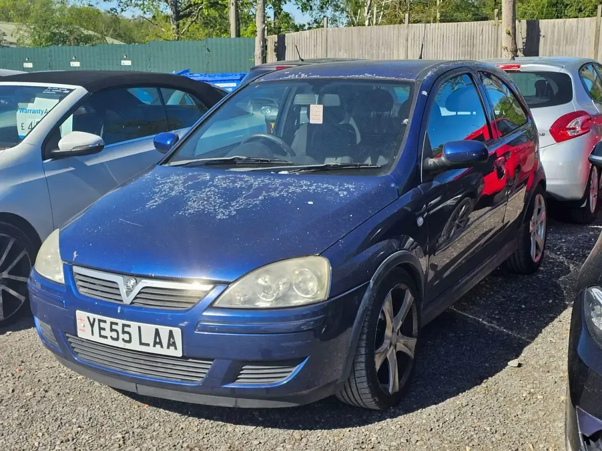 Second-hand Vauxhall Corsa Design Edition 75 CP (55 kW) 2005 Albastru Hatchback