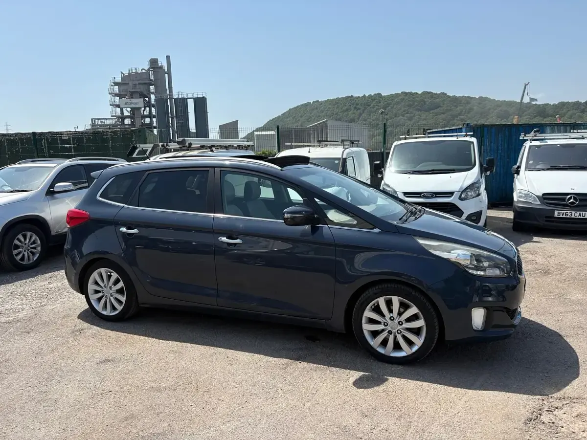 Used Kia Carens 2015 Blue MPV