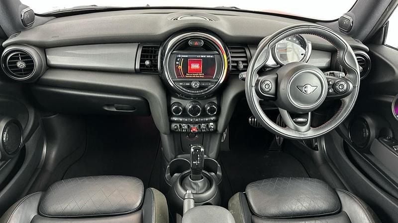Used Mini Cooper Hatch 134 HP (98 kW) 2019 Red Hatchback