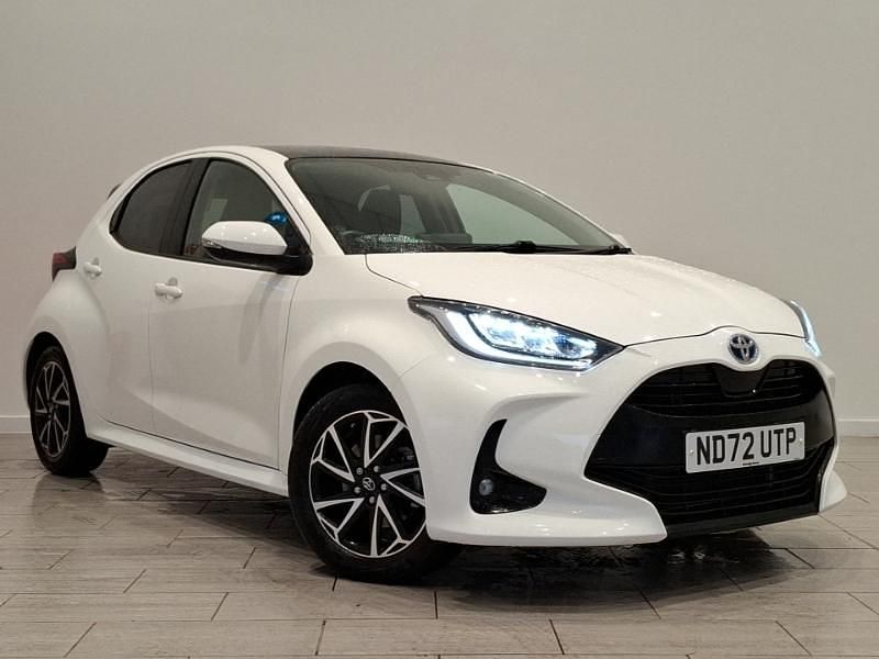 Used Toyota Yaris Hybrid Design 116 HP (85 kW) 2023 White Hatchback