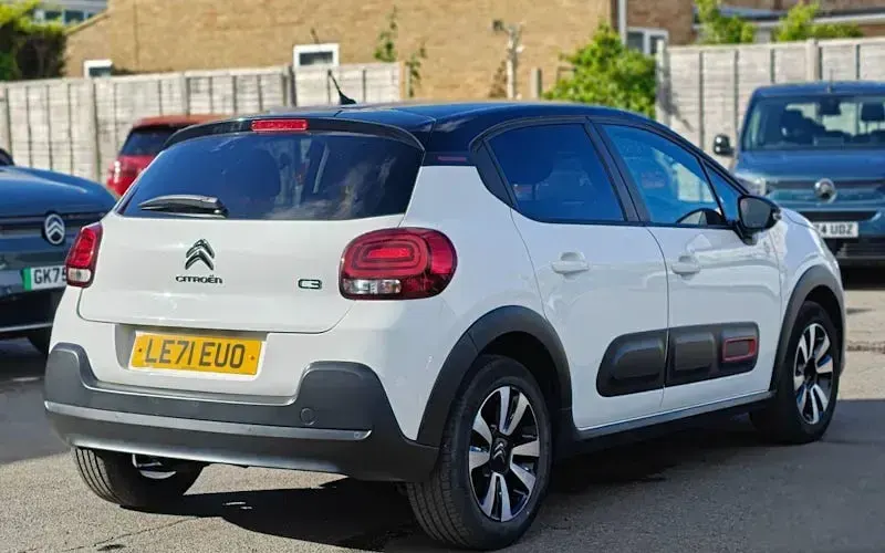 Used Citroën C3 PureTech 83 HP (61 kW) 2022 White Hatchback