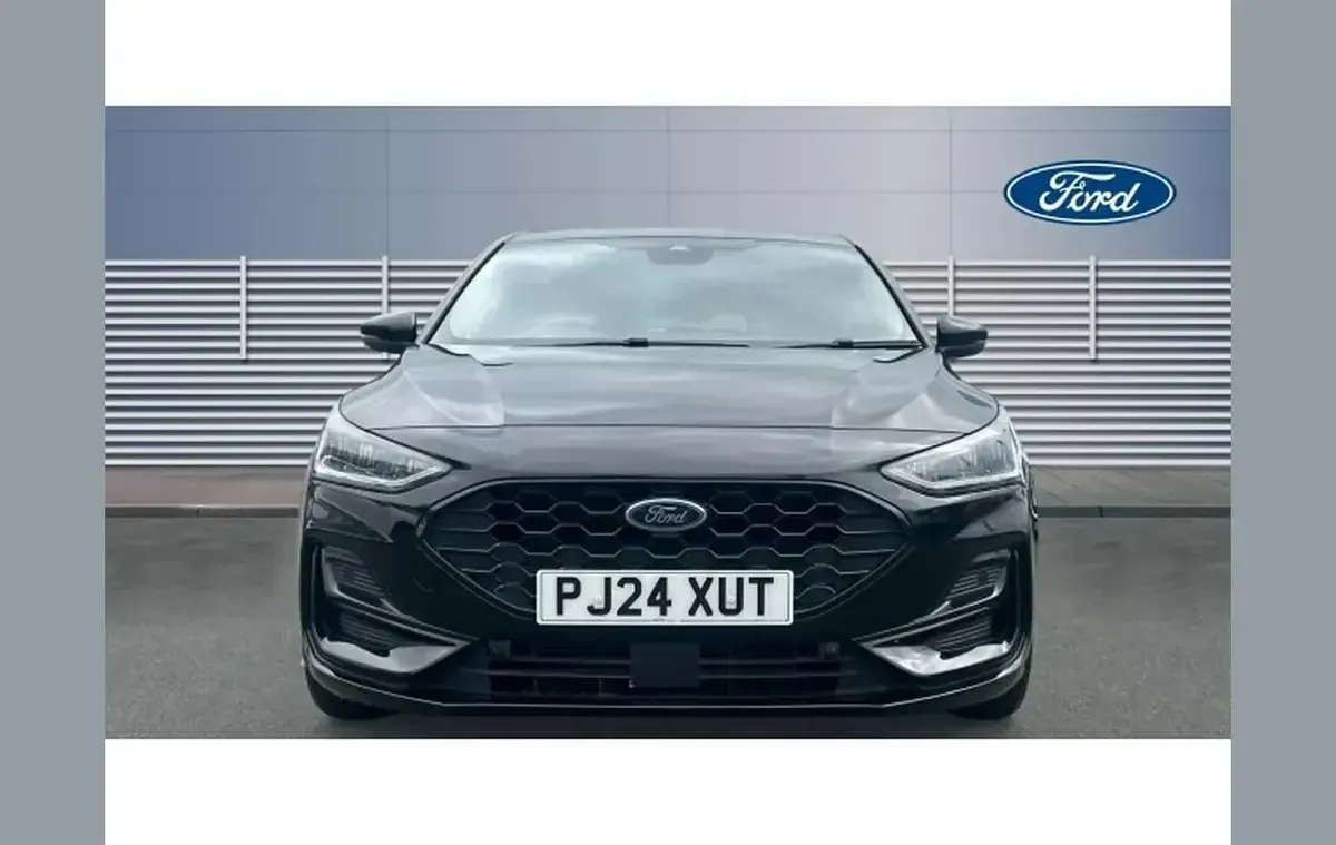 Used Ford Focus ST-Line 123 HP (90 kW) 2024 Black Hatchback